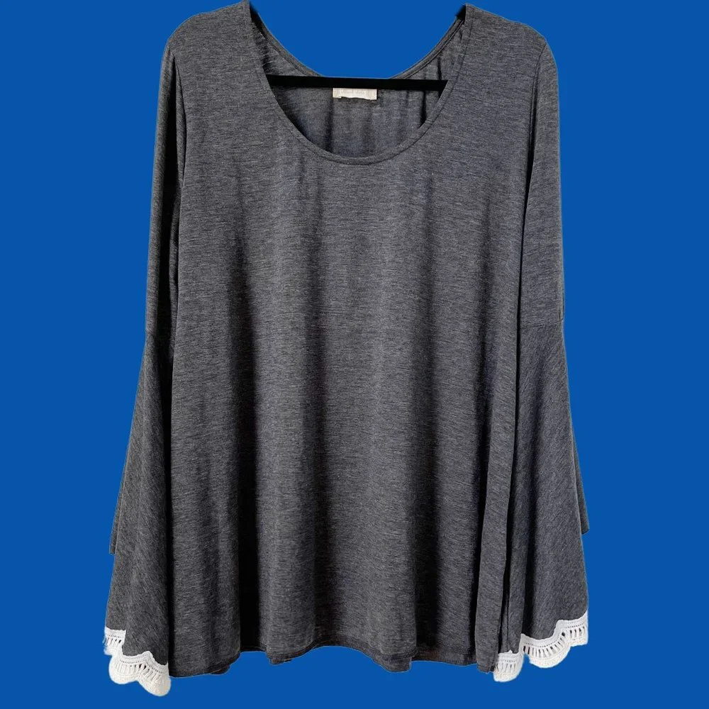 NWT Gray Altar'd State Top with Big Bell Sleeves Trimmed in White Croche… - Picture 3 of 3
